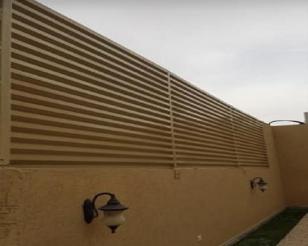 إنشاء وتركيب سواتر منزلية في الرياض: حماية وجمال للمنازل